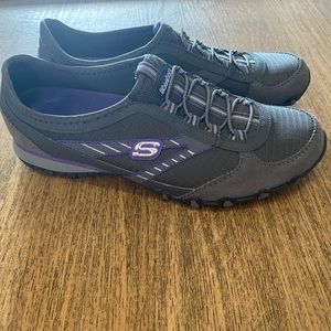 Ladies size 10 Skechers slip on shoes